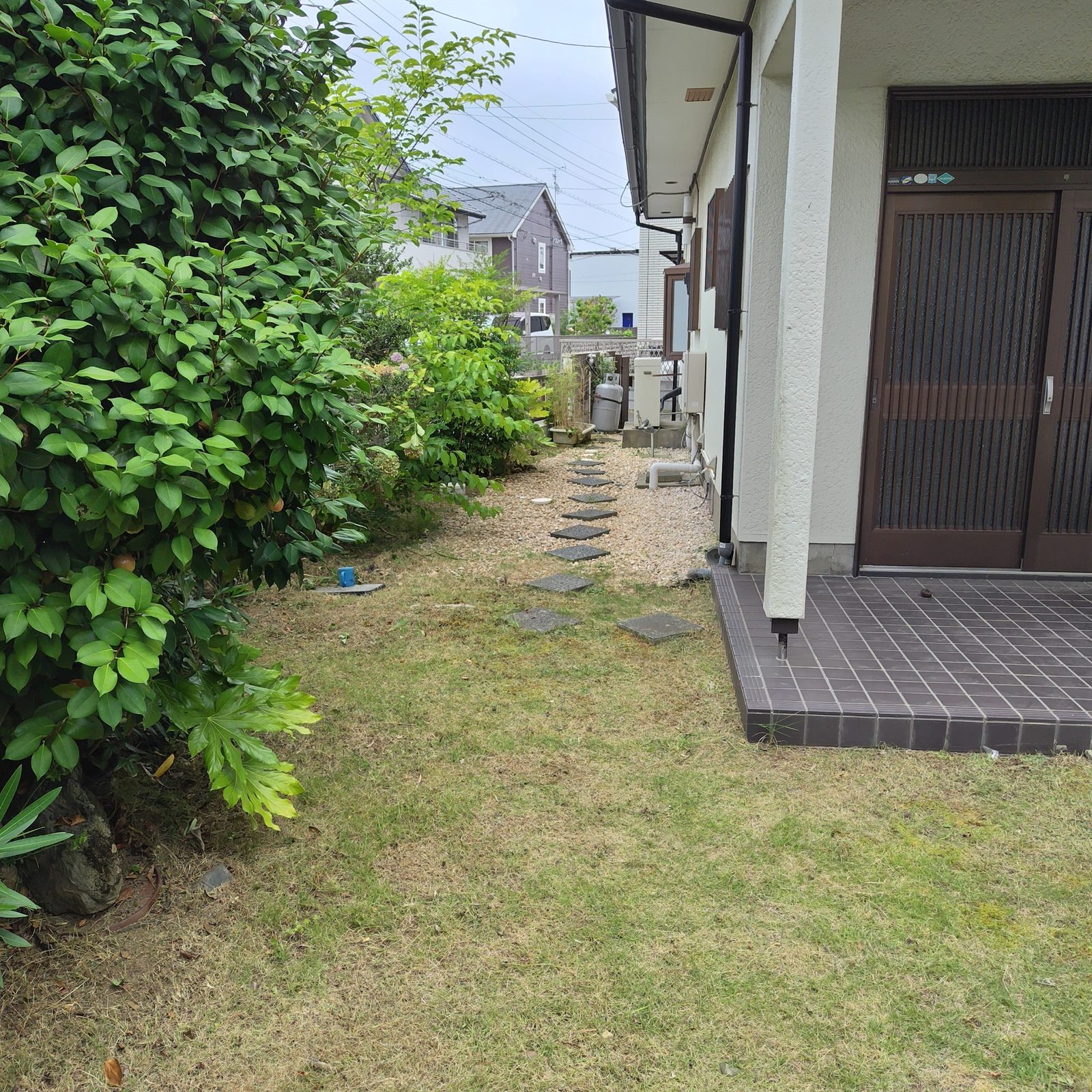 【草刈り事例】ひたちなか市の空き家のお庭をお盆前にスッキリ! 作業写真5