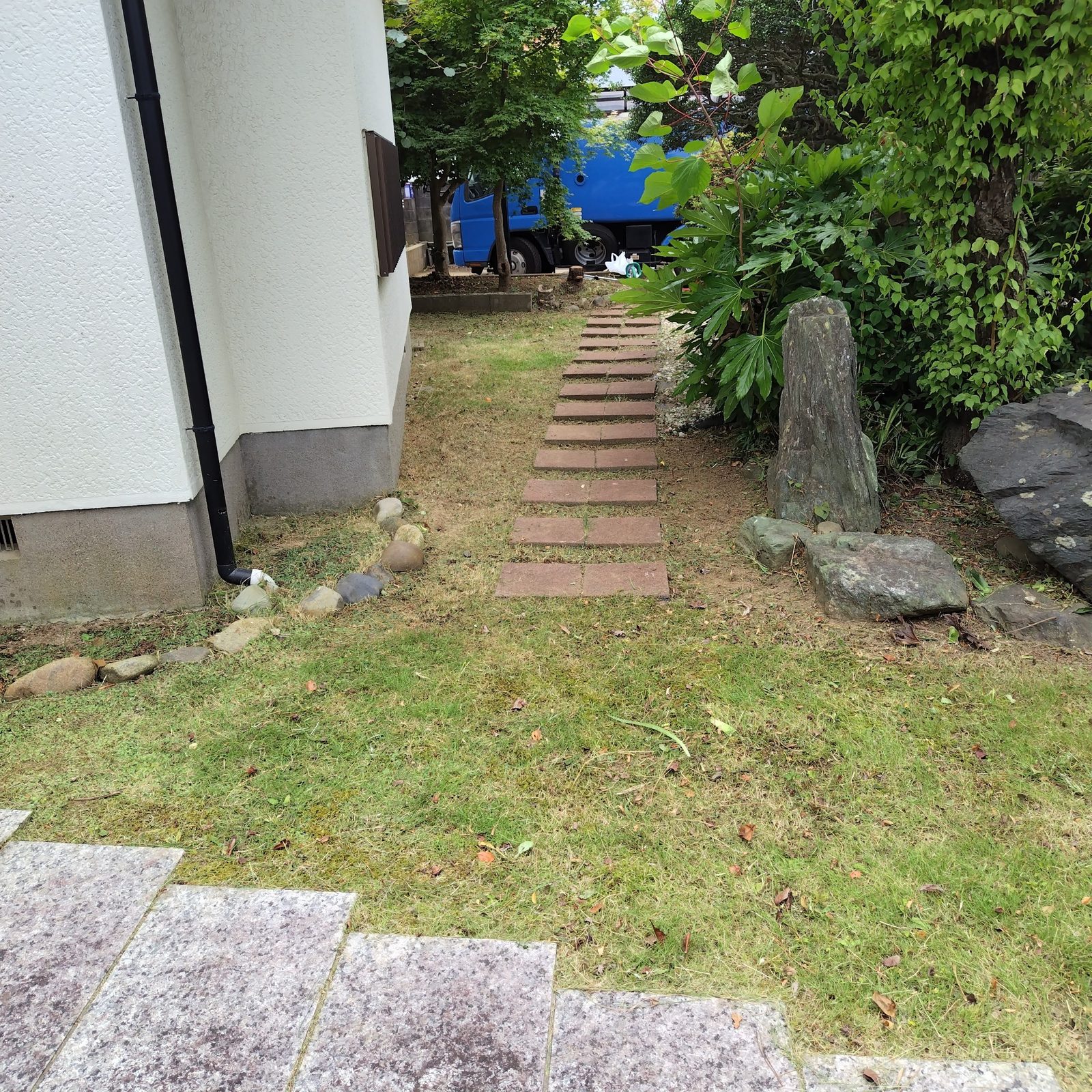 【草刈り事例】ひたちなか市の空き家のお庭をお盆前にスッキリ! 作業写真8