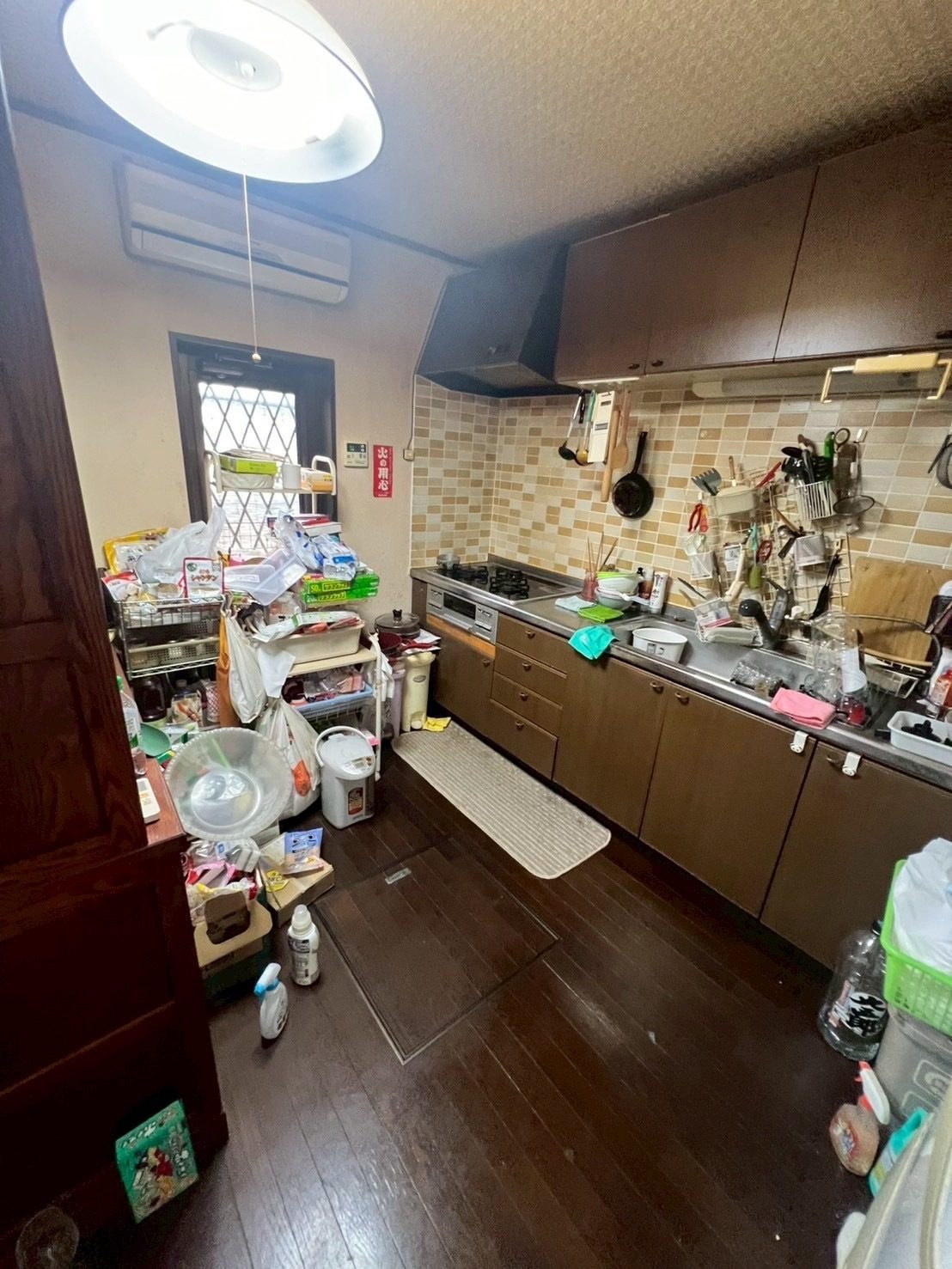 【空き家片付け事例】水戸市/害虫発生の家を3日間でスッキリ清掃&ワックス仕上げ 作業写真7