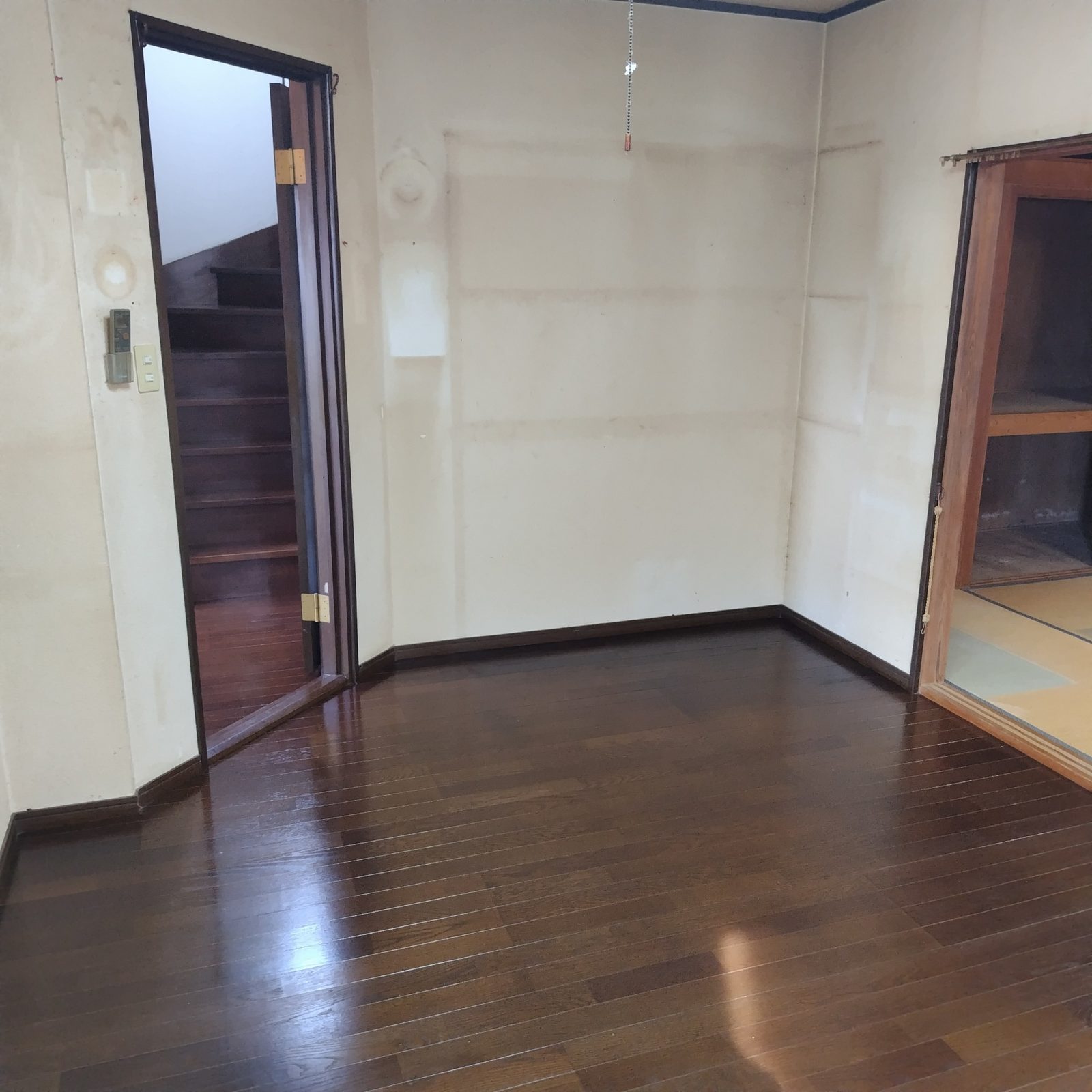 【空き家片付け事例】水戸市/害虫発生の家を3日間でスッキリ清掃&ワックス仕上げ 作業写真12