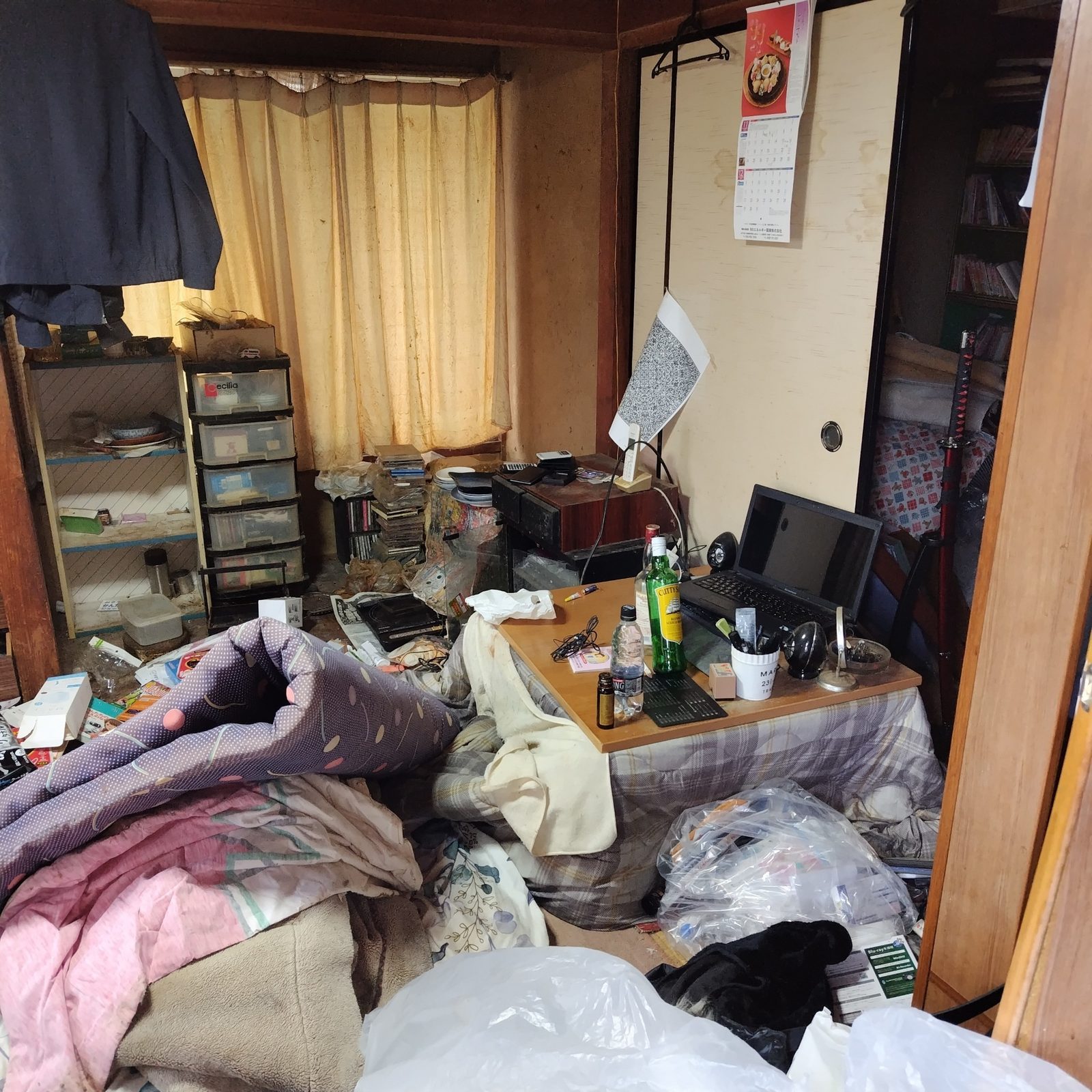 片付け前の室内